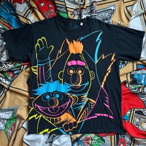 Y2K Sesame Street t-shirt Medium 2008 Bert Ernie Muppets neon